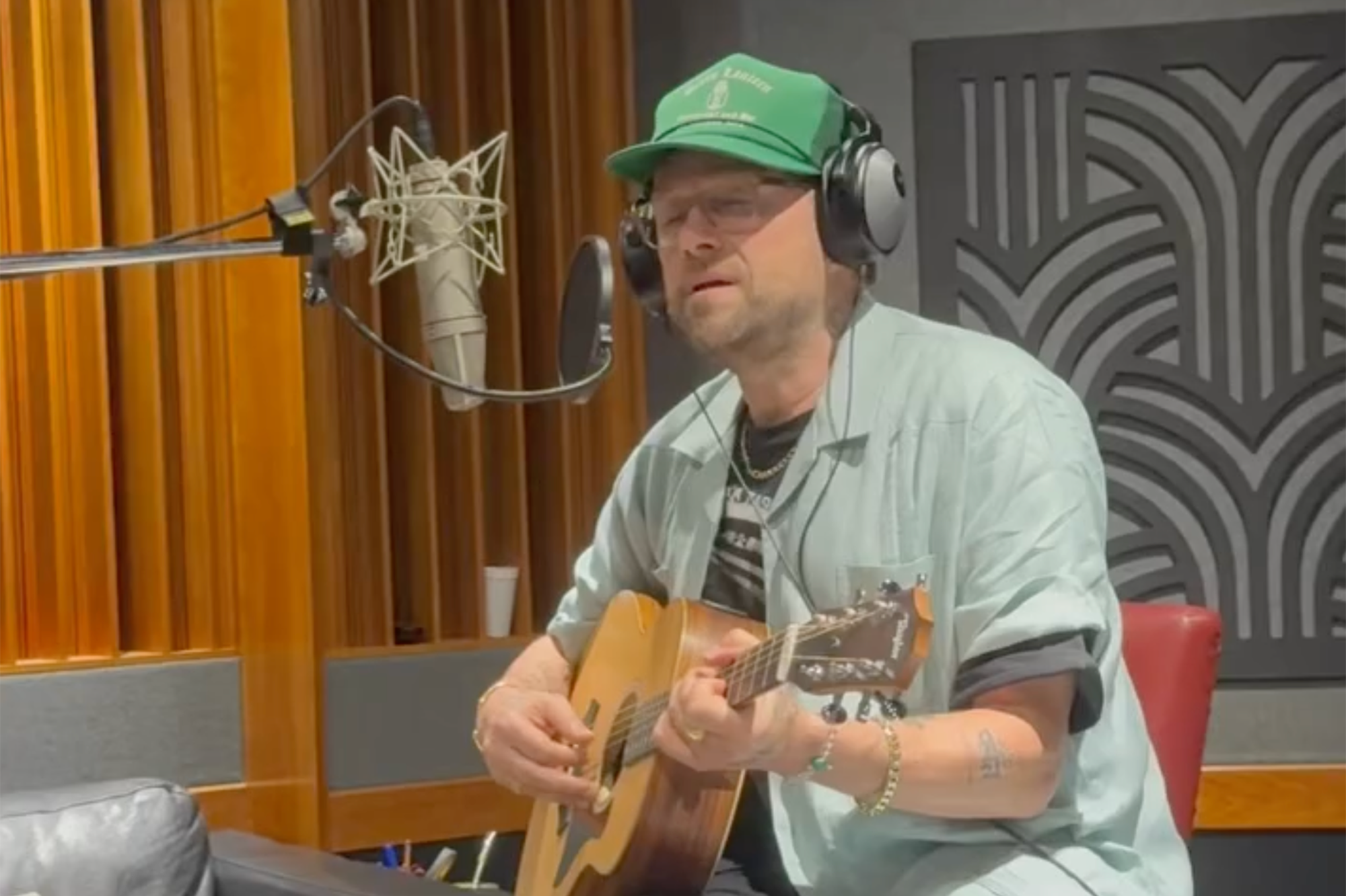 El álbum 'The Mountain' de Gorillaz destaca por su diversidad de colaboraciones y sonido innovador.