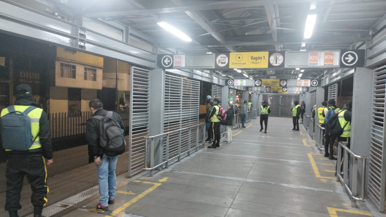 Una niña de 9 años fue apuñalada por una mujer en TransMilenio tras negarse a darle dinero.
