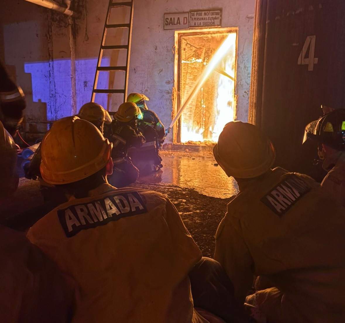 Un incendio afecta un depósito de Capasa y genera preocupación por su cercanía a otras estructuras.