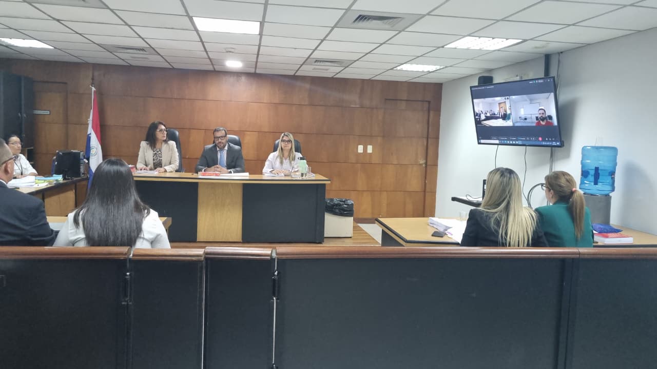 El juicio oral contra Marcio Gayoso y exjefes policiales comienza en medio de incidentes legales.