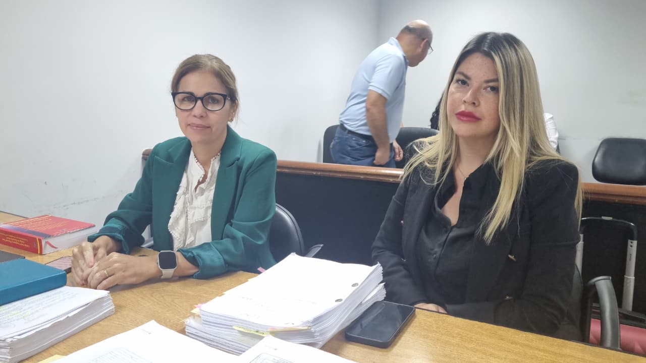 El juicio oral contra Marcio Gayoso y exjefes policiales comienza en medio de incidentes legales.