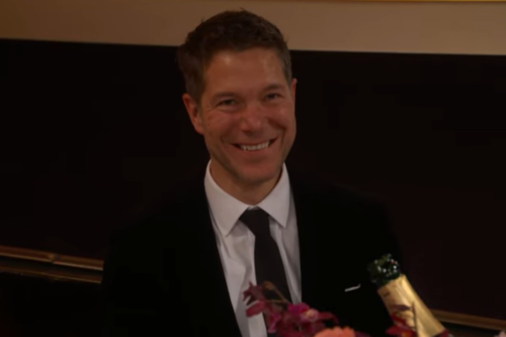 La actriz Jessie Buckley comparte su historia de amor y maternidad con Freddie Sorensen.