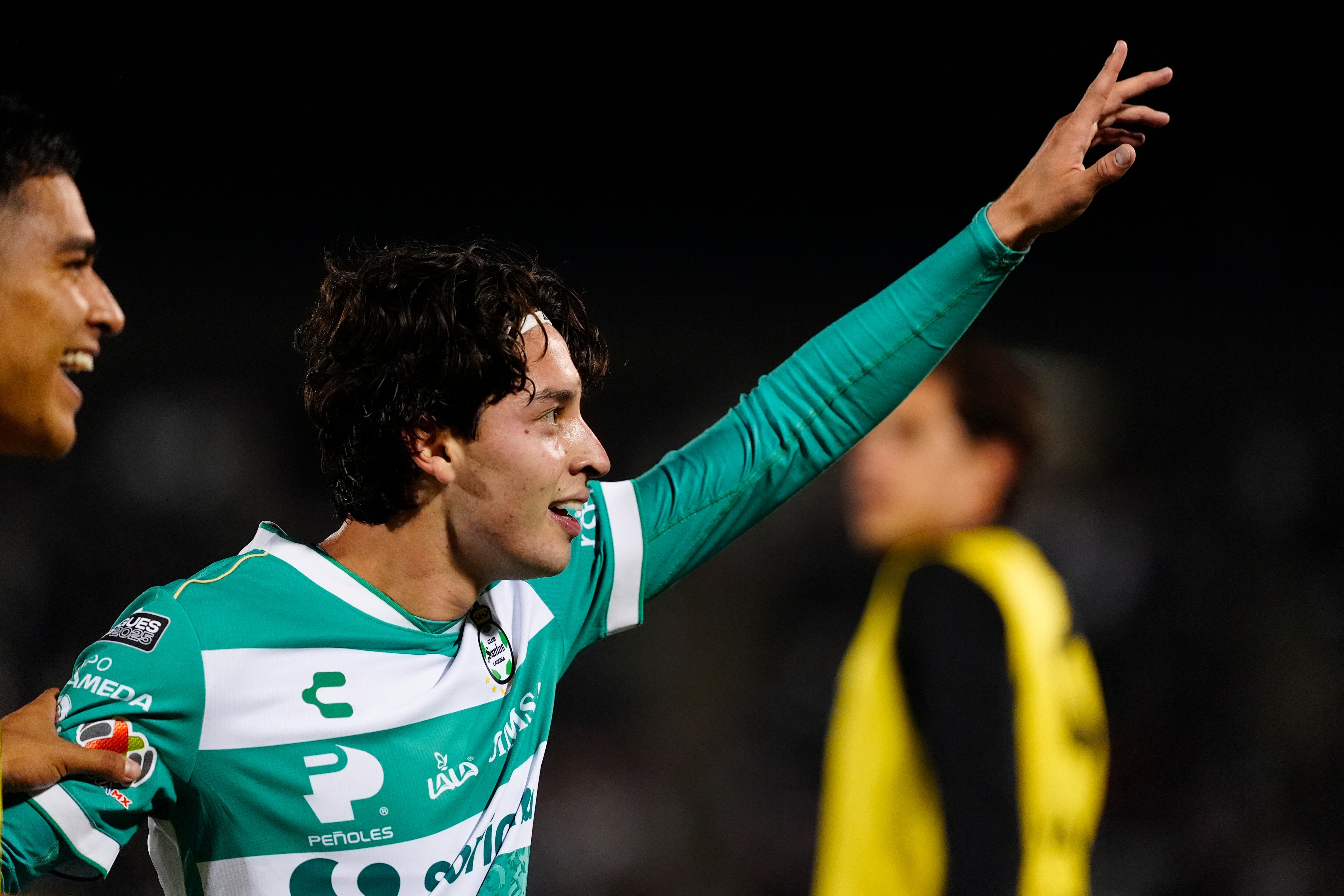 El mediocampista Jordan Carrillo llega al Club Universidad Nacional para la Clausura 2026.