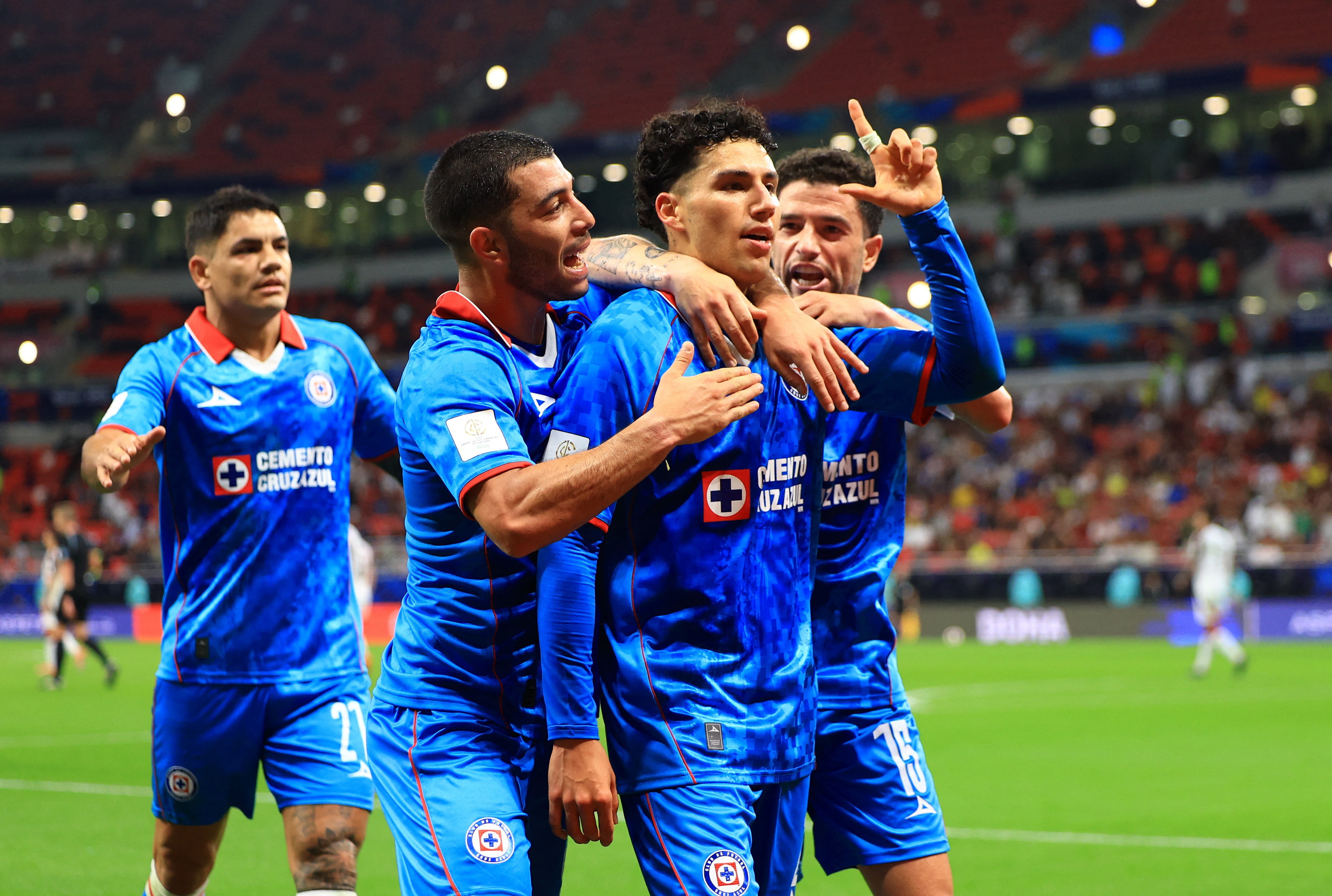 Cruz Azul y PAOK ultiman detalles para el traspaso de Jorge Sánchez, que podría firmar hasta junio de 2029.