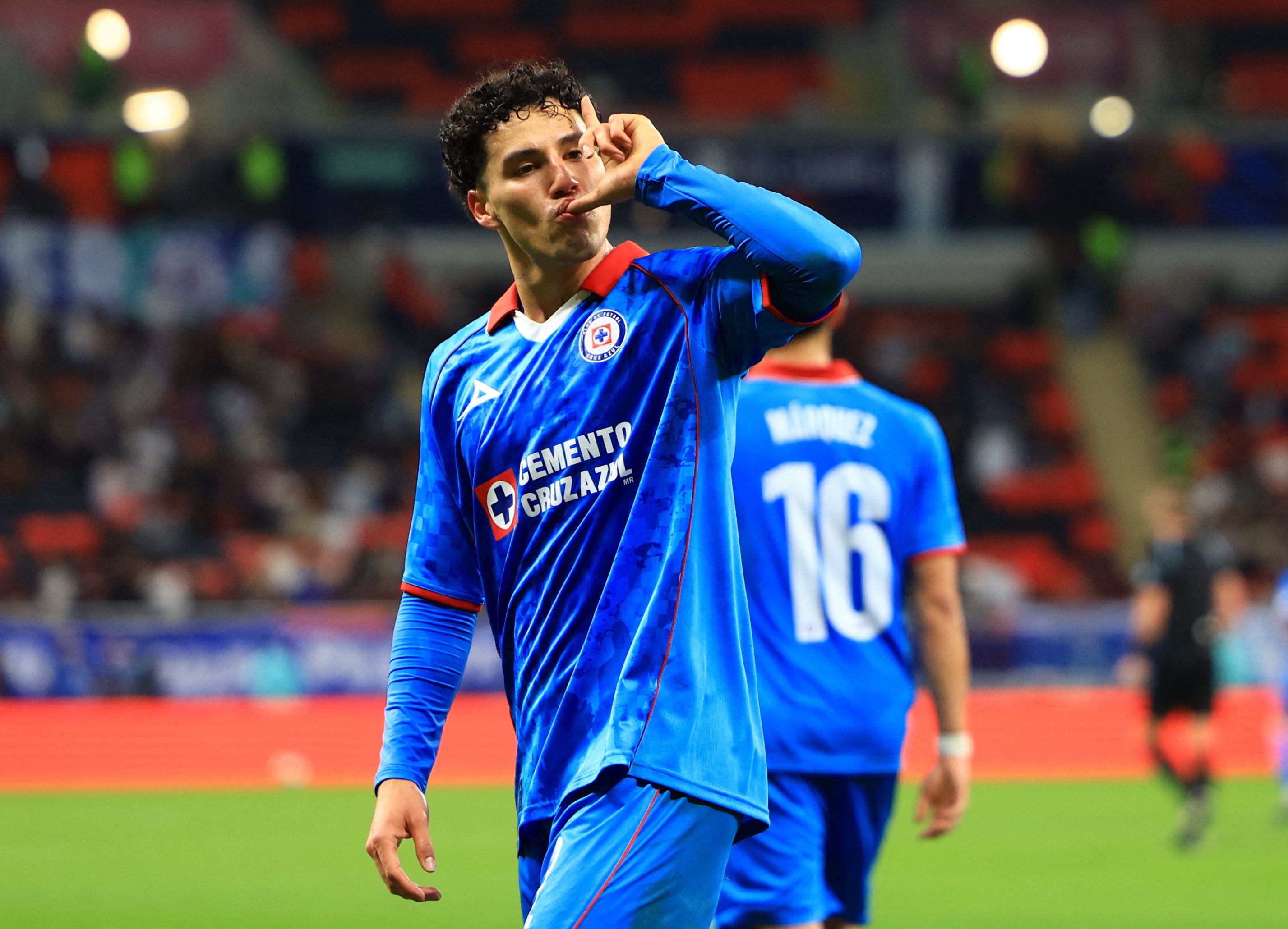 Cruz Azul y PAOK ultiman detalles para el traspaso de Jorge Sánchez, que podría firmar hasta junio de 2029.