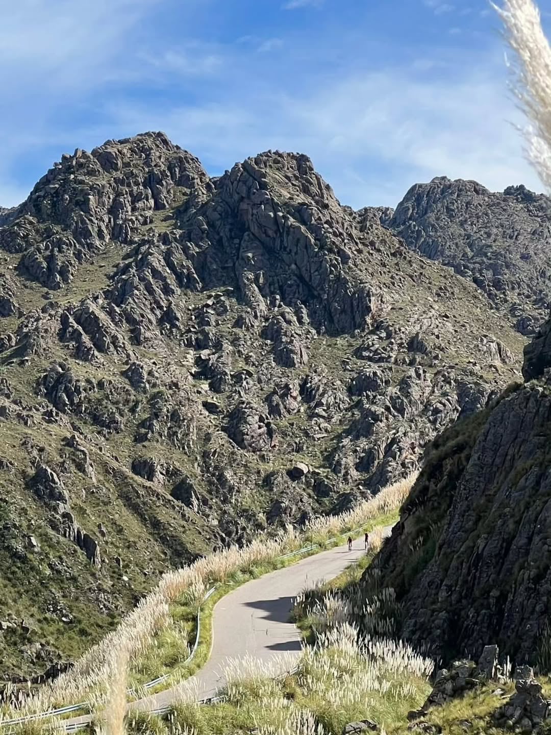 La conductora compartió su emoción tras completar una dura prueba de ciclismo en San Luis.