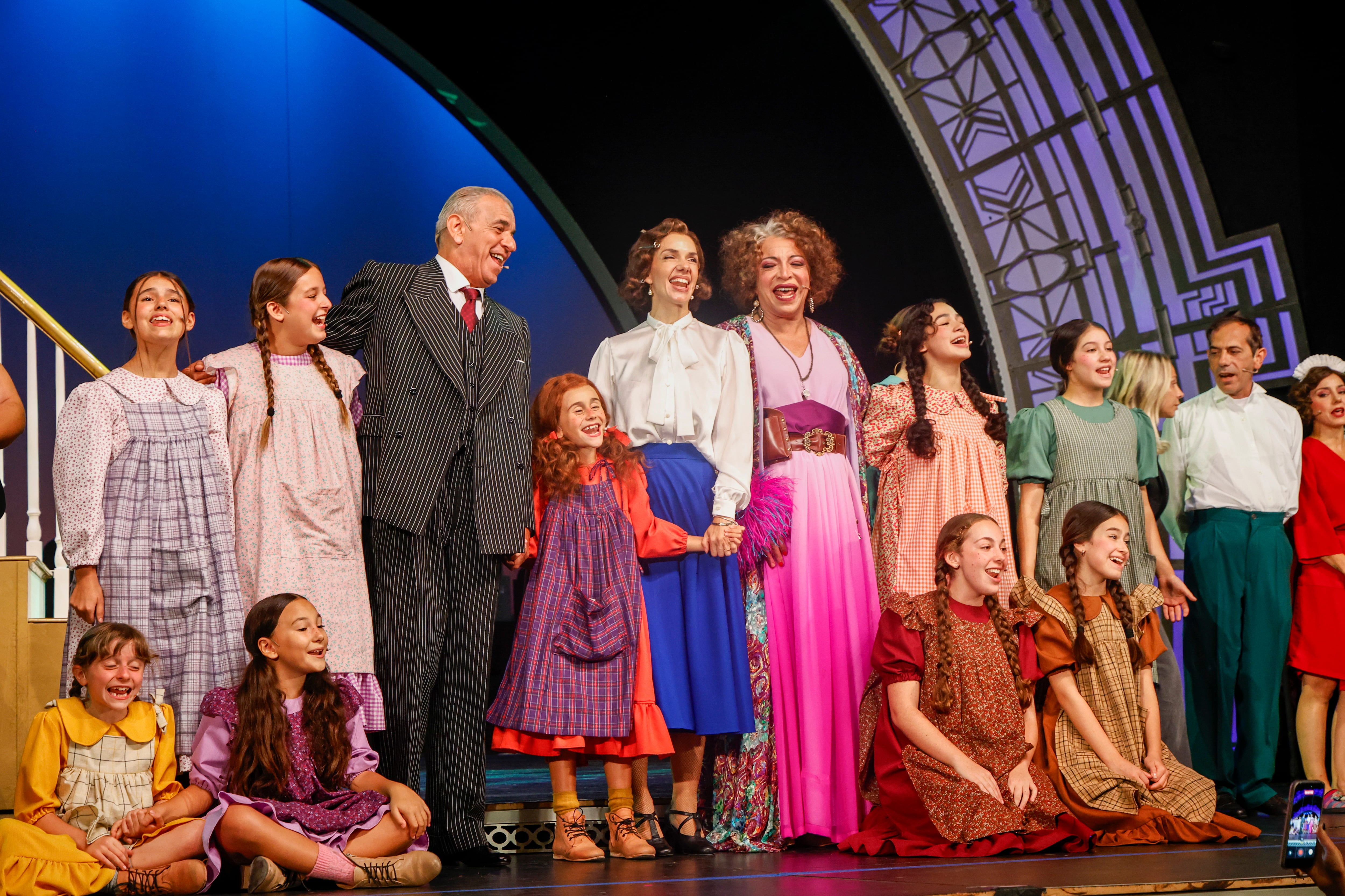 La actriz comparte sus desaf&iacute;os como madre y su regreso al teatro musical con 'Annie'.