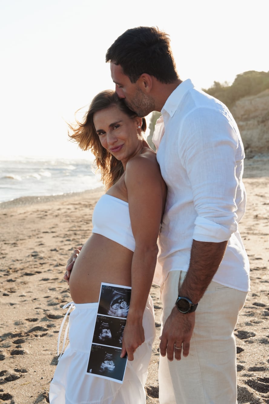 La influencer Julieta Puente celebra su embarazo tras una larga espera y busca compartir su experiencia.