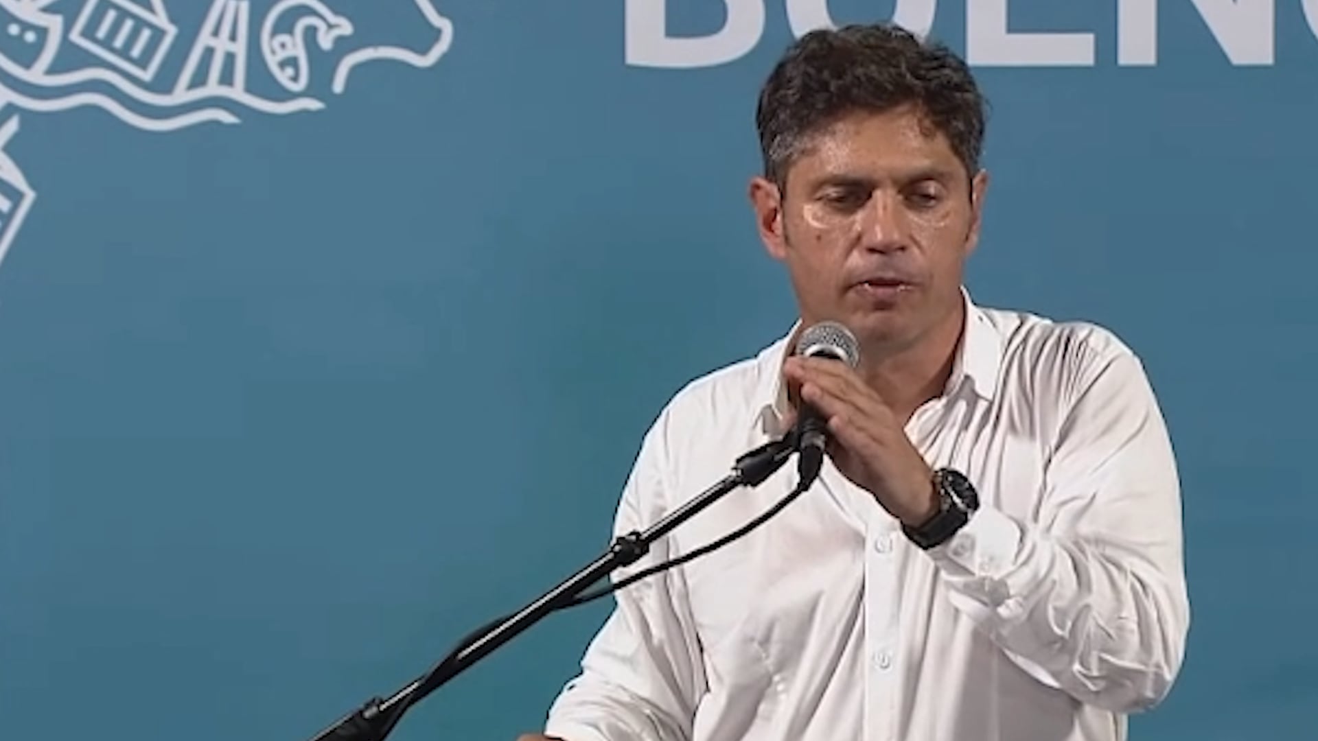 El gobernador Kicillof criticó a Milei y solicitó suspender las PASO en su discurso inaugural de sesiones ordinarias.