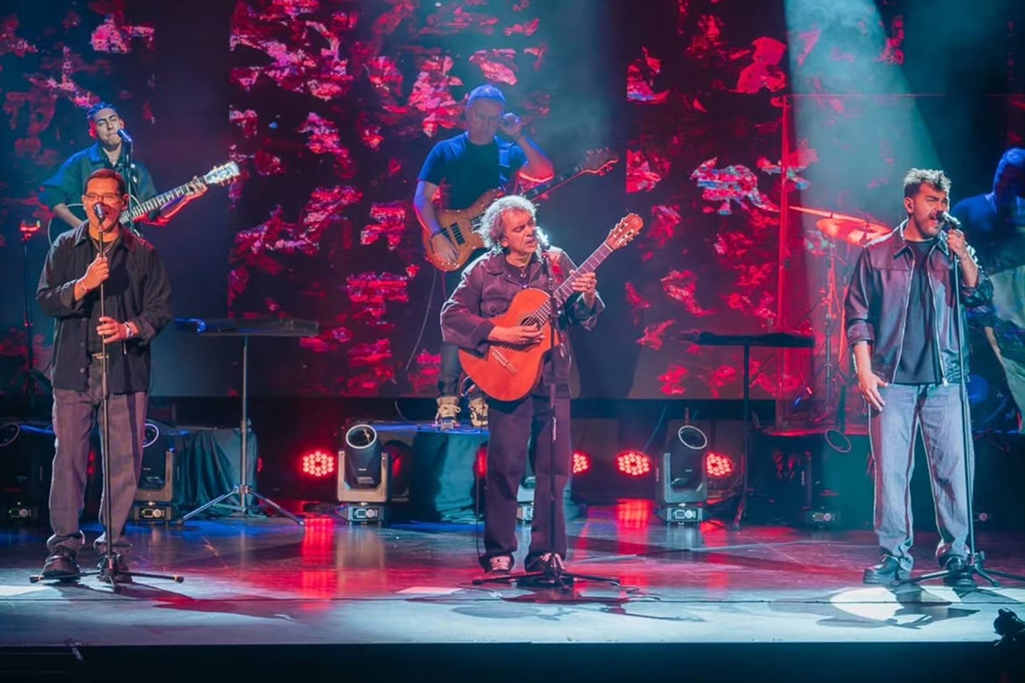El regreso de Kike Teruel emocion&oacute; a los fans de Los Nocheros en su concierto por los 40 a&ntilde;os del grupo.