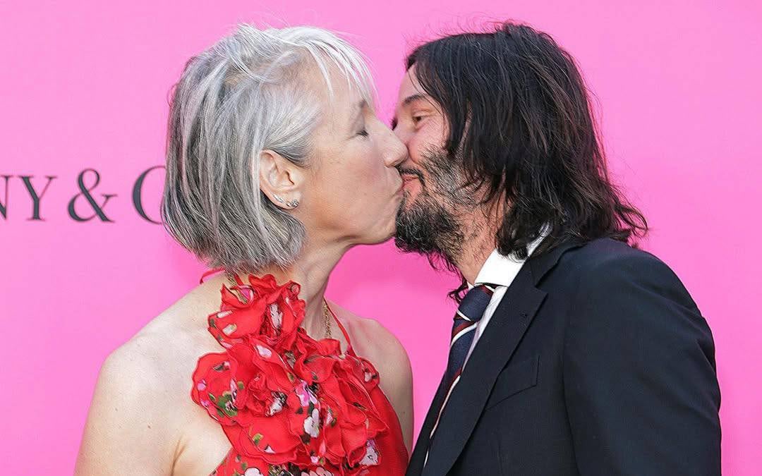 Keanu Reeves ha enfrentado la pérdida de su hija y su gran amor, un duelo que ha marcado su vida.