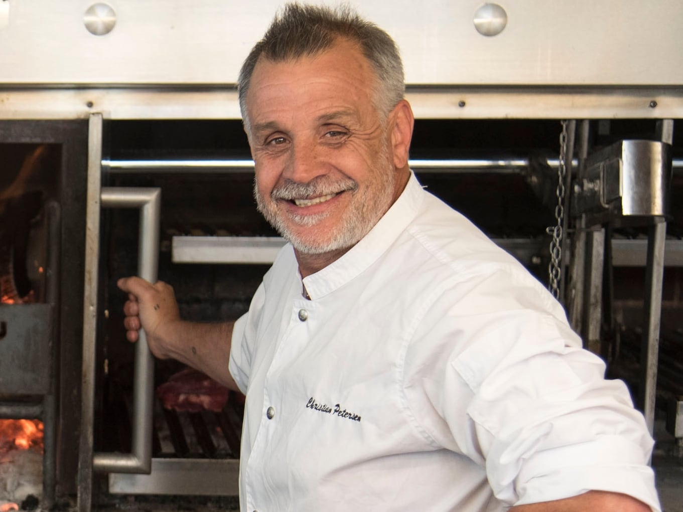 El chef Christian Petersen continúa internado en terapia intensiva tras una falla multiorgánica.