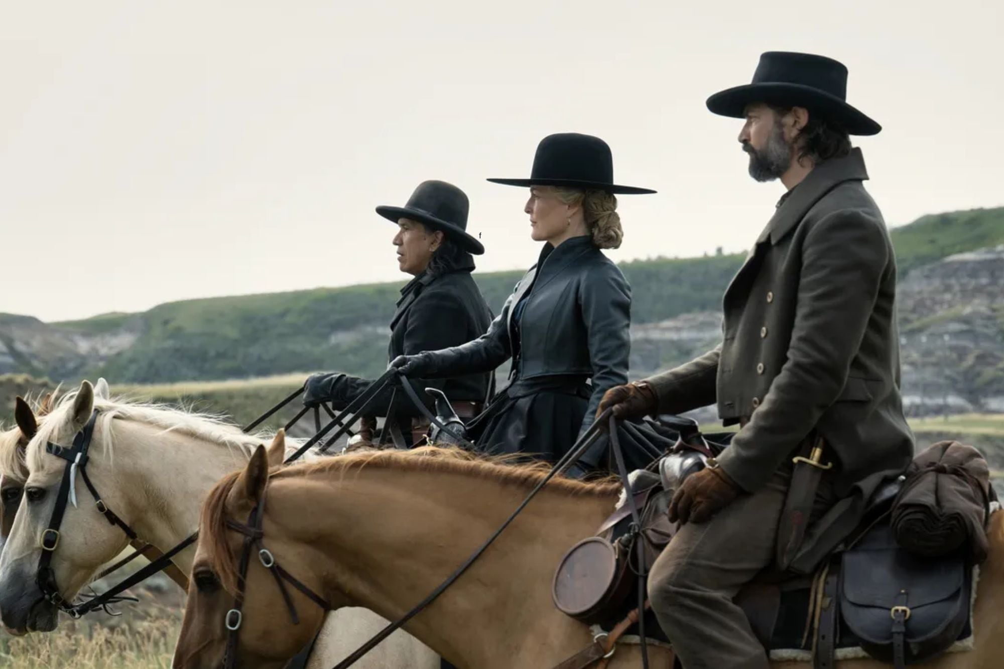 Netflix lanza 'Los abandonados', una serie ambientada en el lejano Oeste que combina búsqueda de fortuna y supervivencia, protagonizada por Lena Headey y Gillian Anderson. Con siete episodios, la serie promete atrapar a los espectadores desde el primer momento.