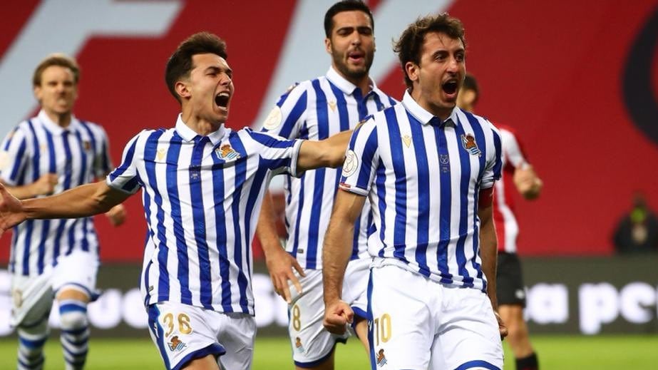 La Real Sociedad se coronó campeona de la Copa del Rey tras 34 años, venciendo al Athletic en la final.