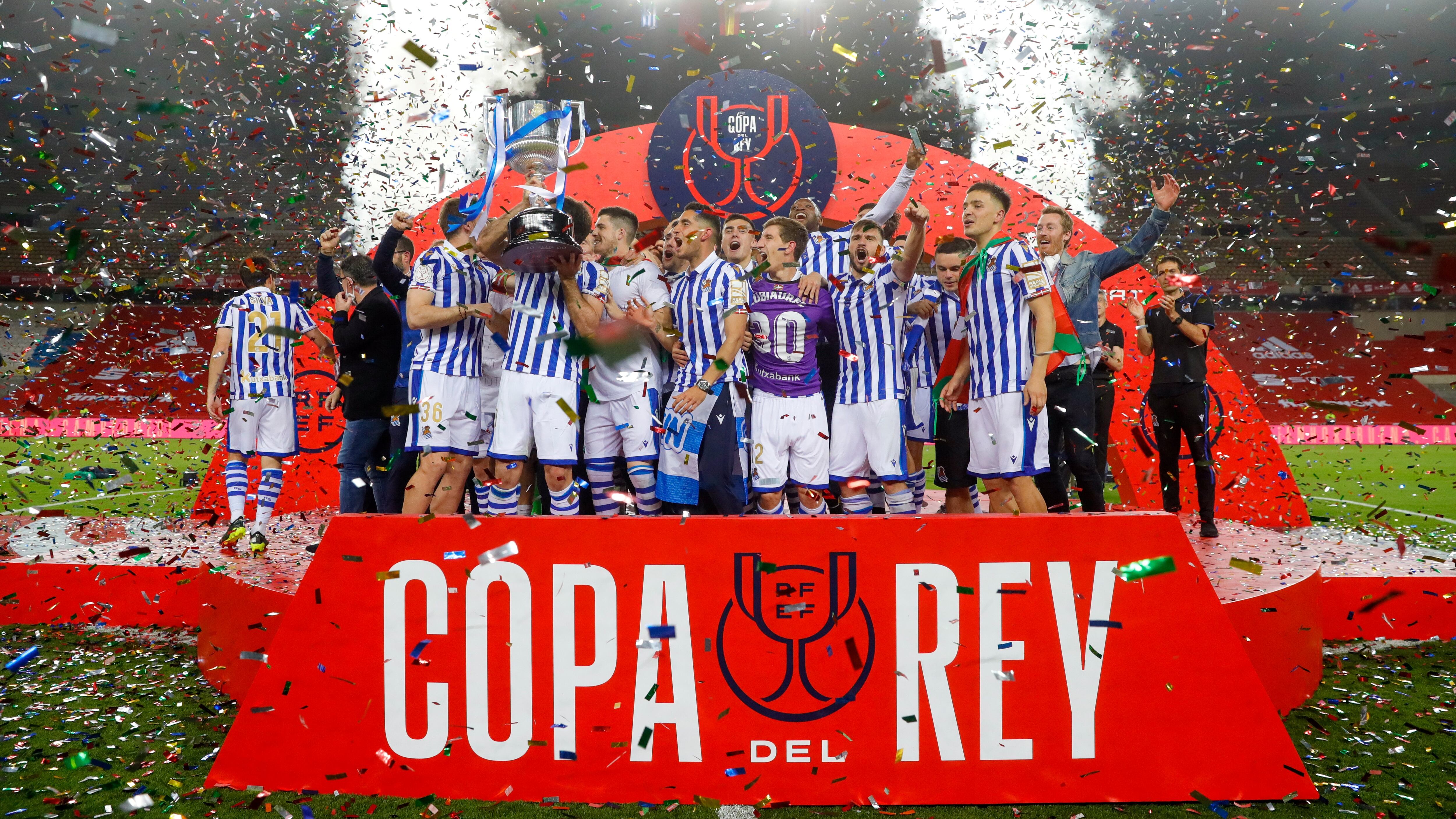 La Real Sociedad se coronó campeona de la Copa del Rey tras 34 años, venciendo al Athletic en la final.