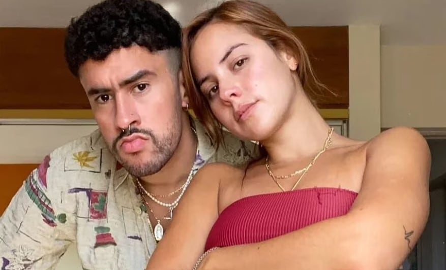 Bad Bunny, estrella del Super Bowl, mantiene rumores sobre su relación con Gabriela Berlingeri tras su separación.