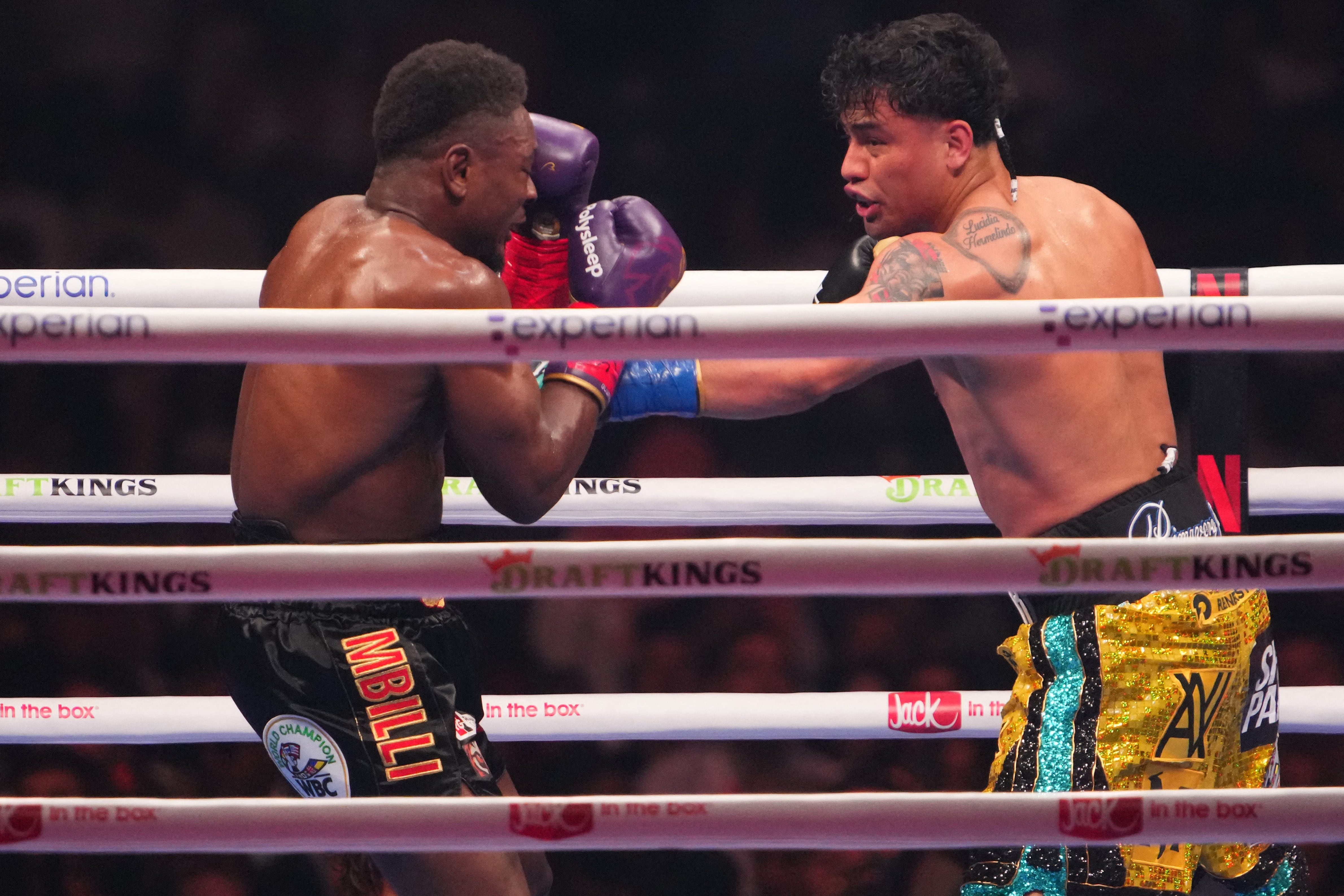 Lester Martínez desafía a Canelo Álvarez para un combate en septiembre, elevando la expectativa en el boxeo.