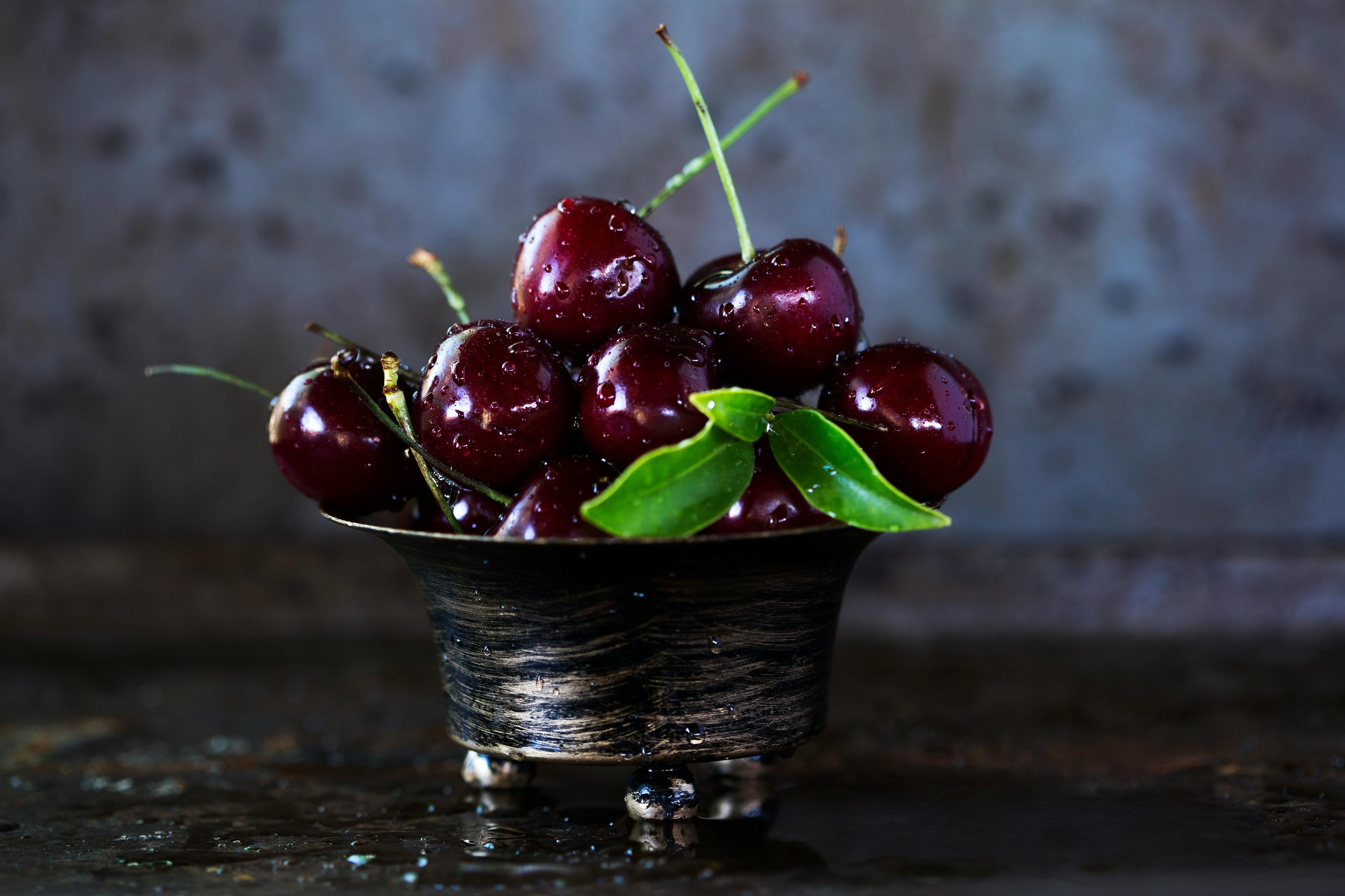 Las cerezas pueden ayudar a bajar el ácido úrico y prevenir la gota, según estudios recientes.