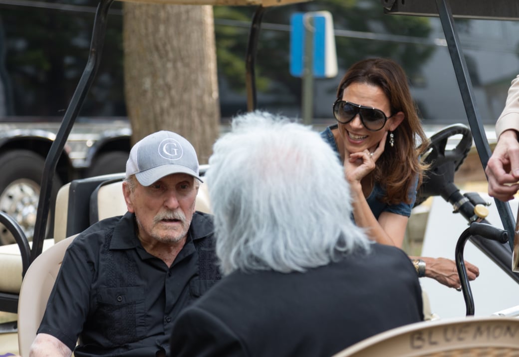 La muerte de Robert Duvall resalta la vida de su esposa, Luciana Pedraza, actriz y guionista argentina.