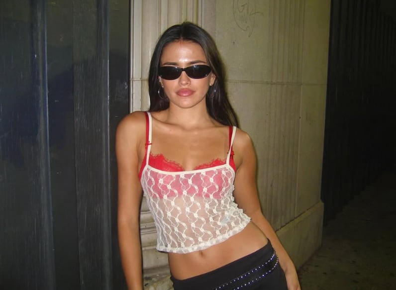 La actriz y cantante se pronunció sobre su relación con el piloto argentino, asegurando que son solo amigos.