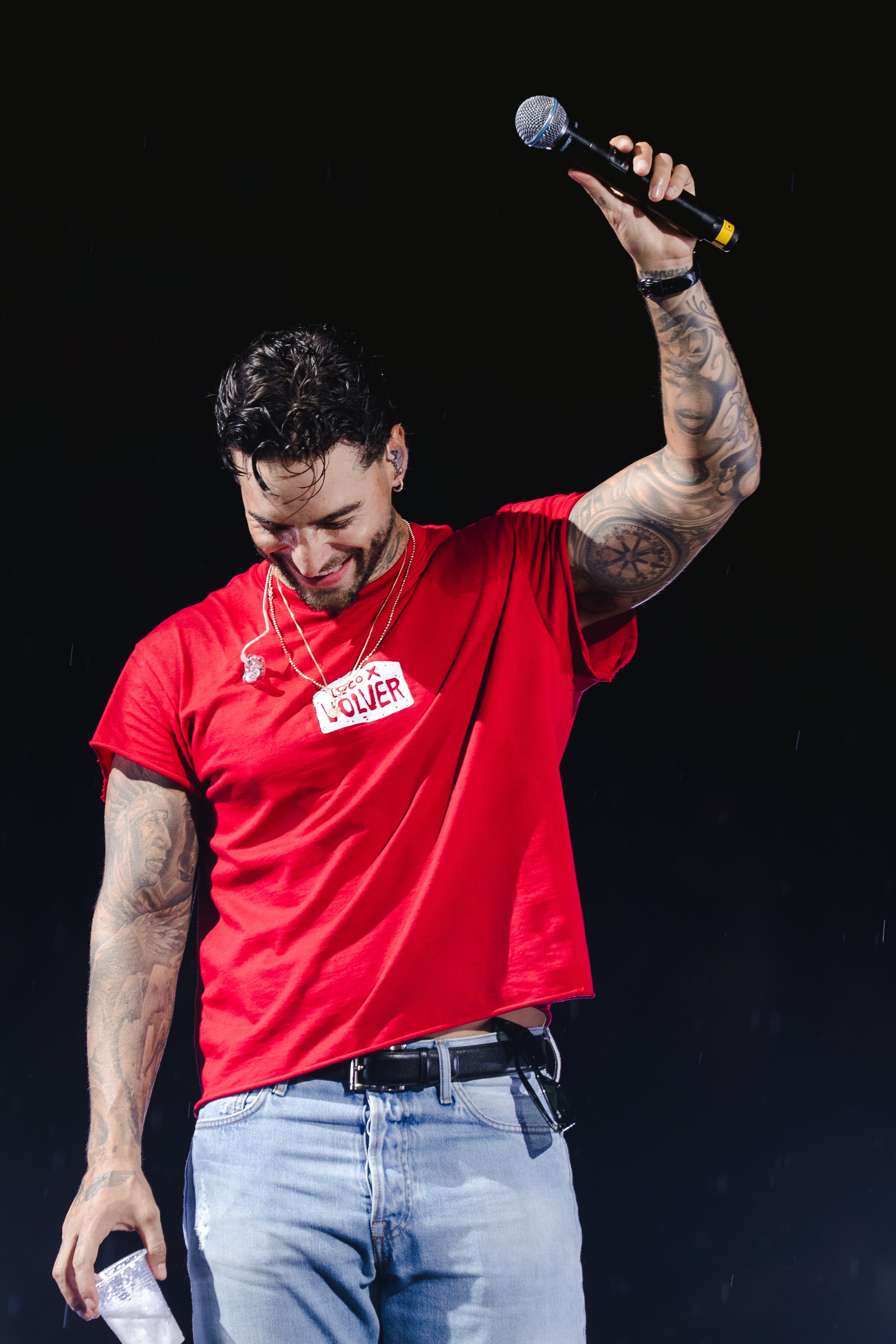 Maluma explora sus raíces en 'Loco x Volver', un álbum íntimo y personal.