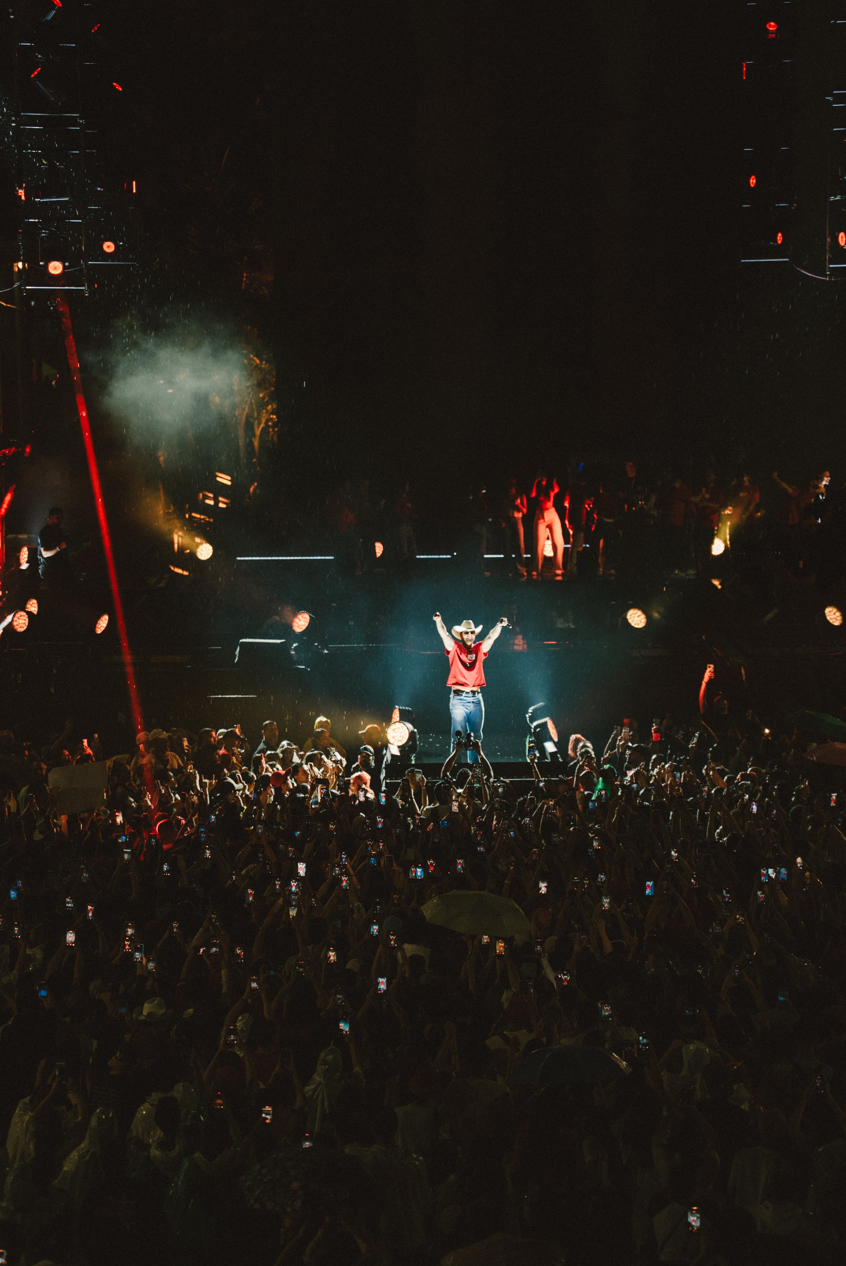 Maluma explora sus raíces en 'Loco x Volver', un álbum íntimo y personal.