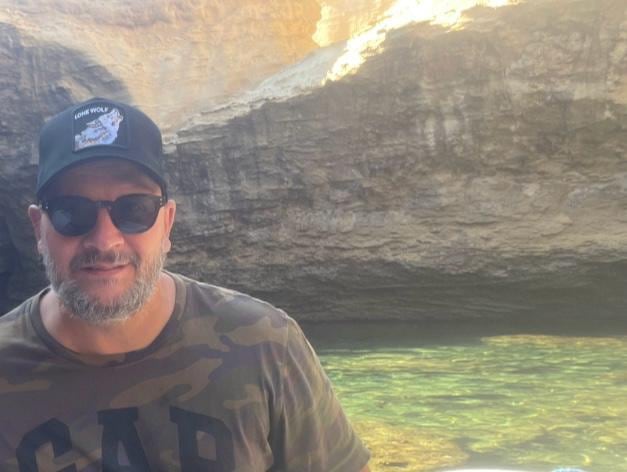 El exproductor de televisión Manuel Navarrete vive en España y se dedica a comprar y remodelar propiedades.