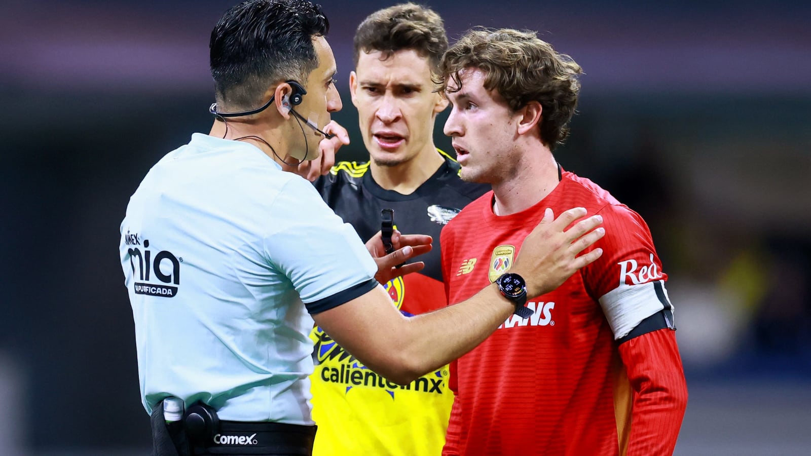 Toluca no podr&aacute; contar con Marcel Ru&iacute;z en la Jornada 17 por insultos al &aacute;rbitro, pese a que le quitaron la tarjeta roja.