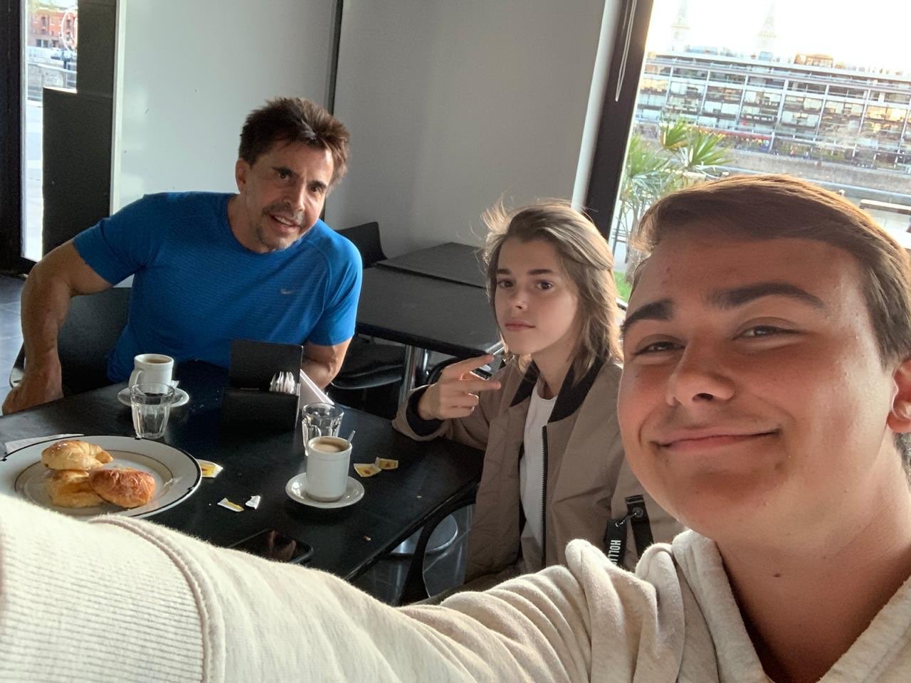 La influencer comparti&oacute; su dolor por la muerte de su padrino en una emotiva entrevista.