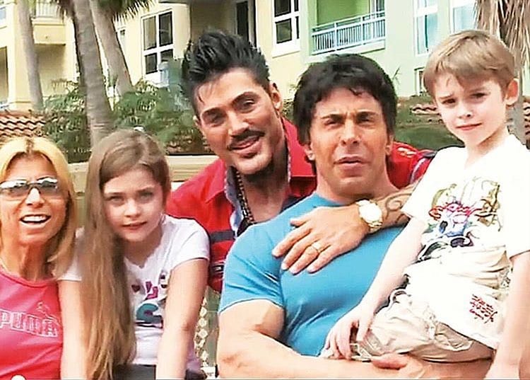 La influencer comparti&oacute; su dolor por la muerte de su padrino en una emotiva entrevista.