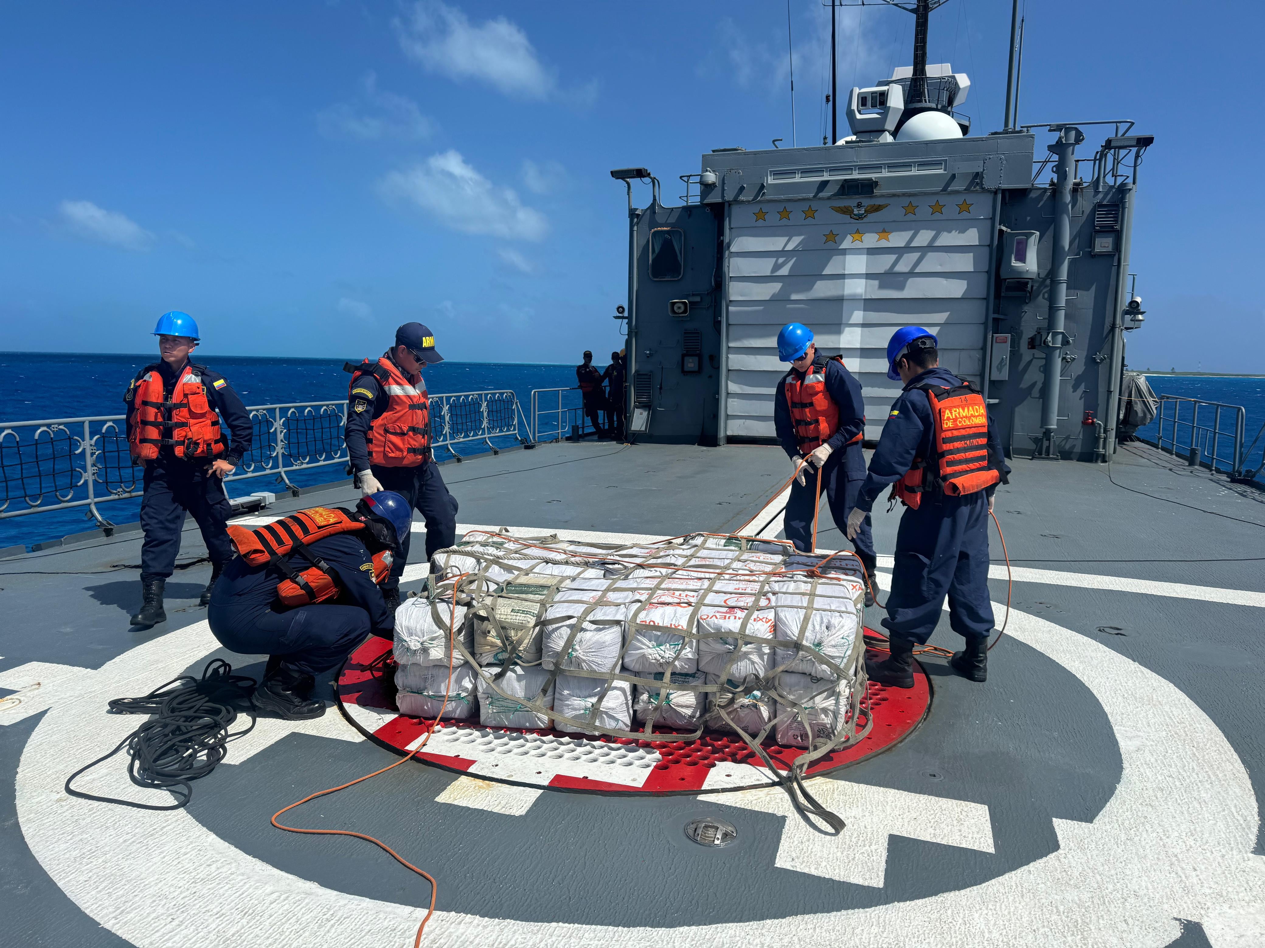 La Armada de Colombia incautó 811 kilos de cocaína en San Andrés y capturó a tres extranjeros.