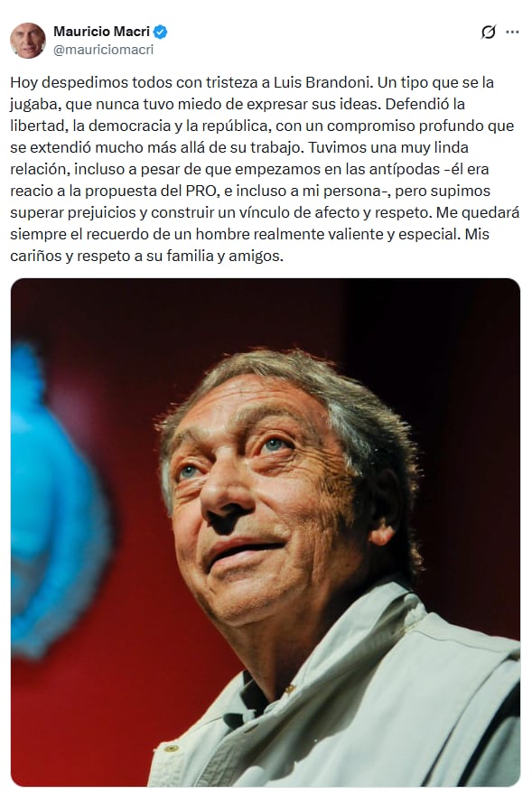 El expresidente homenajeó al actor en la Legislatura porteña tras su fallecimiento.