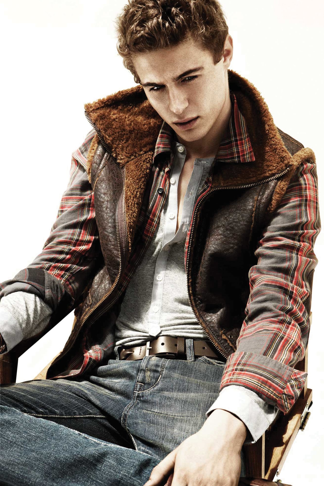 Max Irons, hijo de Jeremy Irons, busca su identidad en el cine sin dejarse llevar por las expectativas familiares.