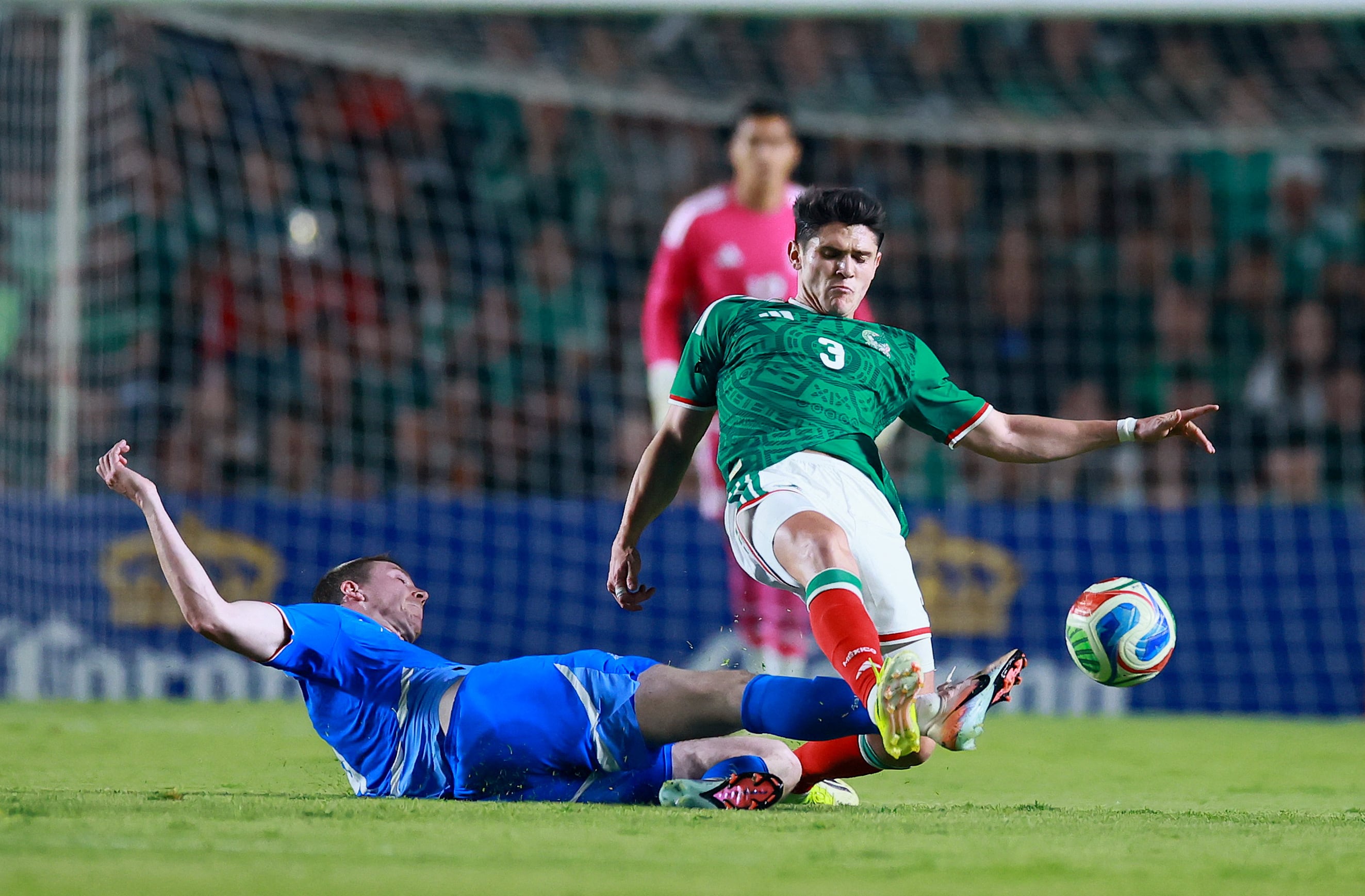 La selección mexicana logra una contundente victoria ante Islandia en un amistoso internacional.
