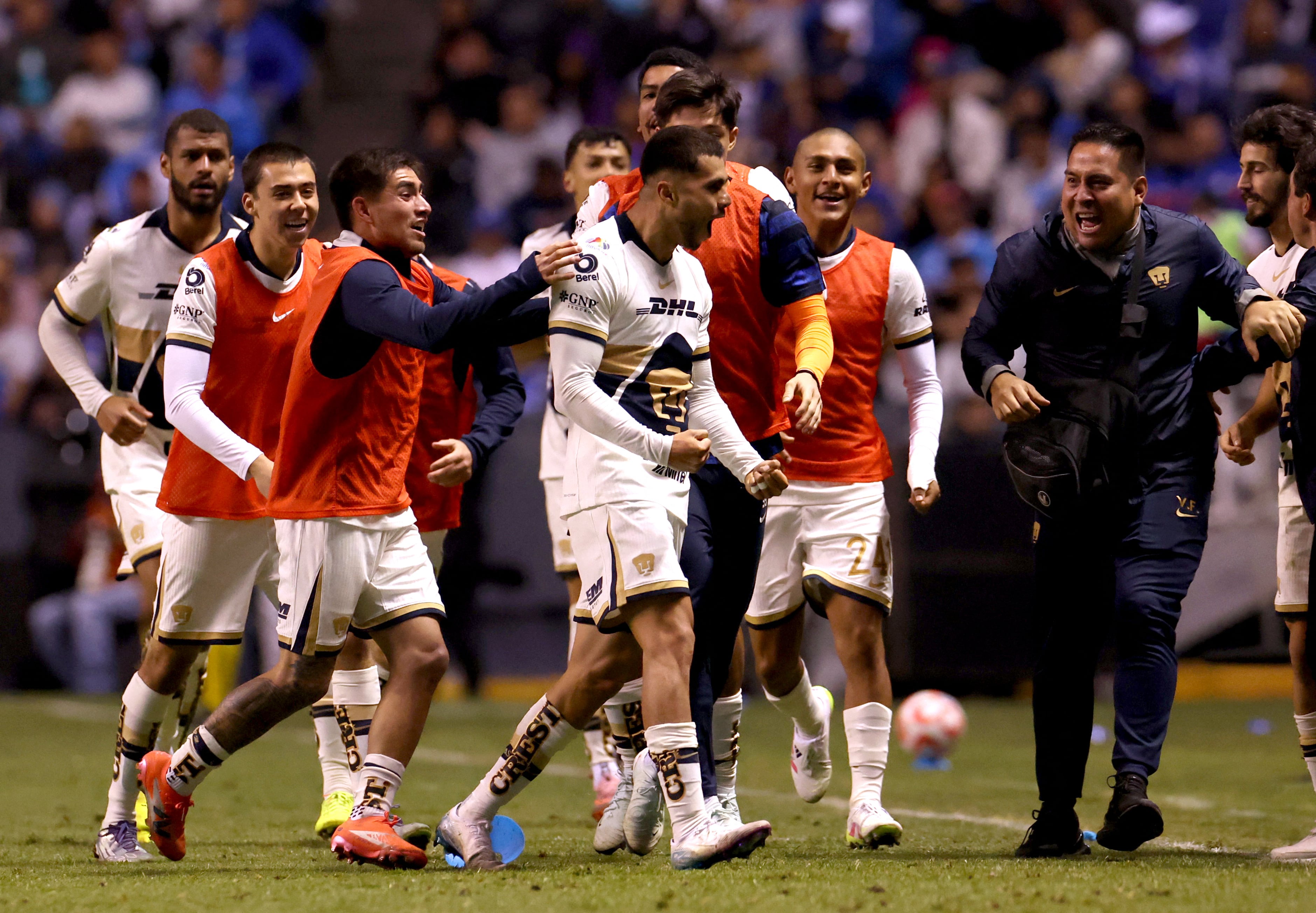 Pumas incorpora cuatro jugadores para revitalizar su plantilla y aspirar a títulos en 2026.