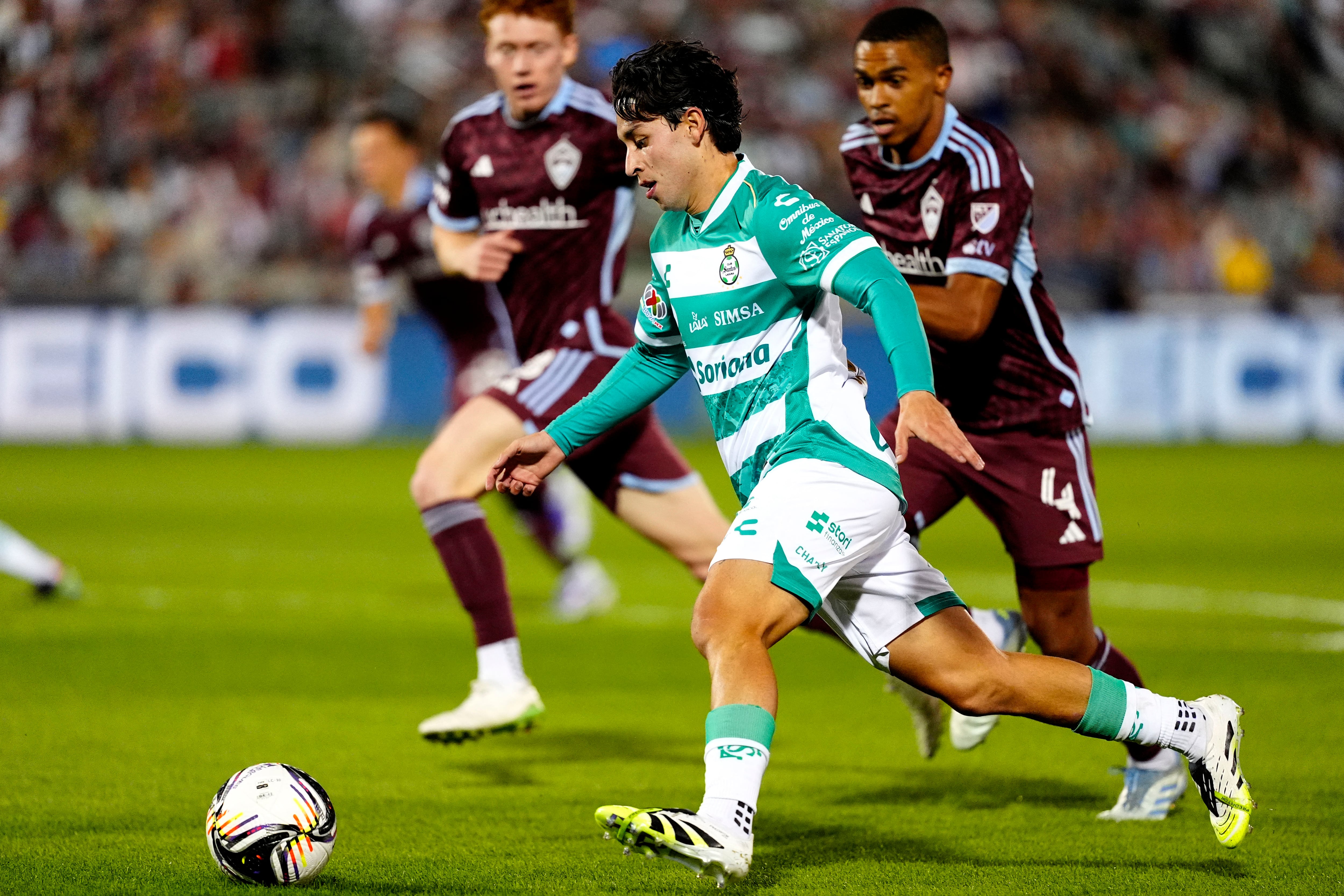 Pumas incorpora cuatro jugadores para revitalizar su plantilla y aspirar a títulos en 2026.