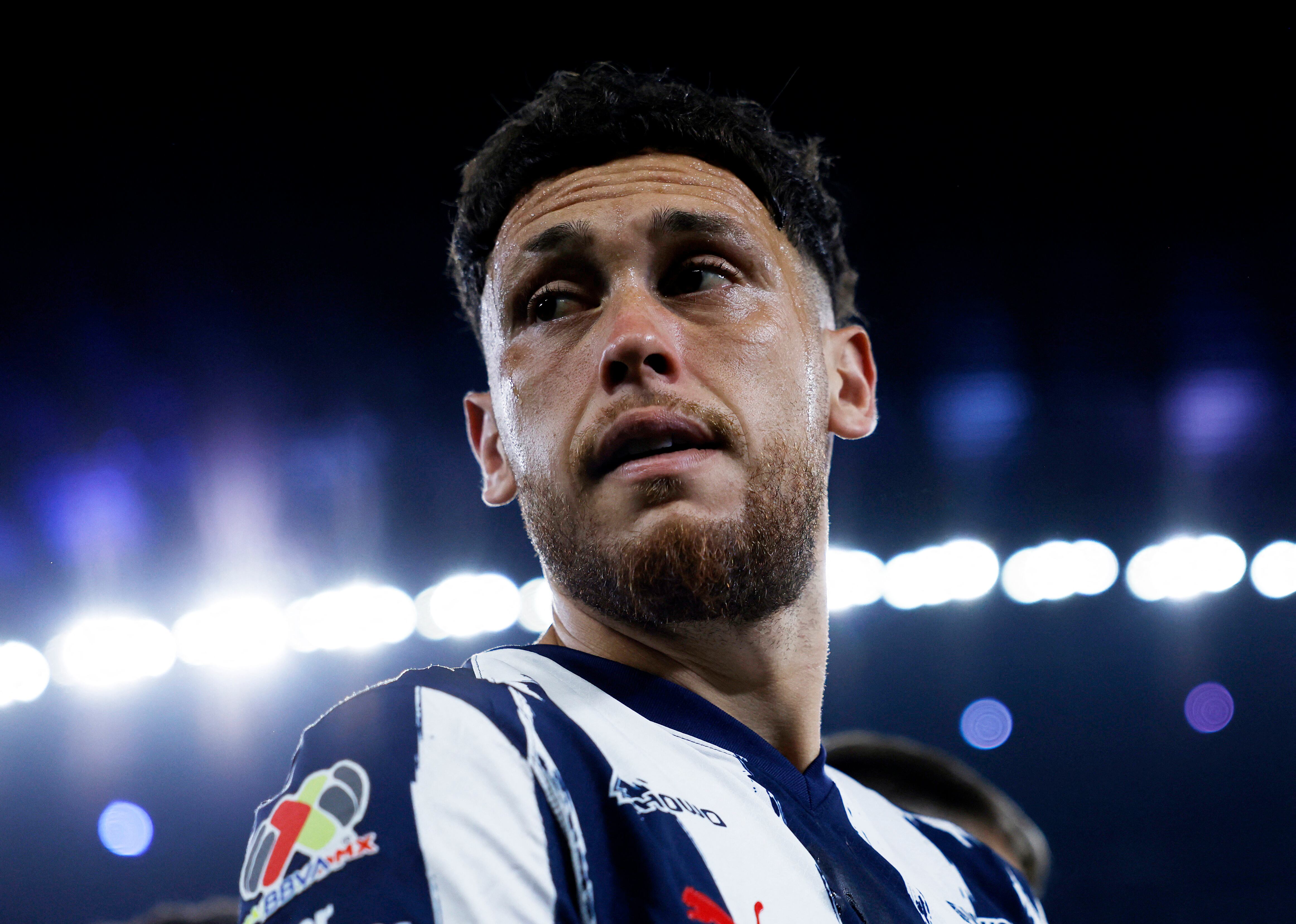 El jugador argentino aclaró su gesto y pidió apoyo a los seguidores de Monterrey.