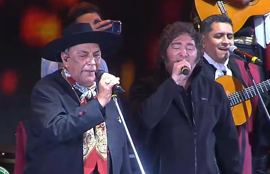 El folclorista Oscar Palavecino fue expulsado de Raíces Criollas tras invitar a Milei a cantar en un festival.
