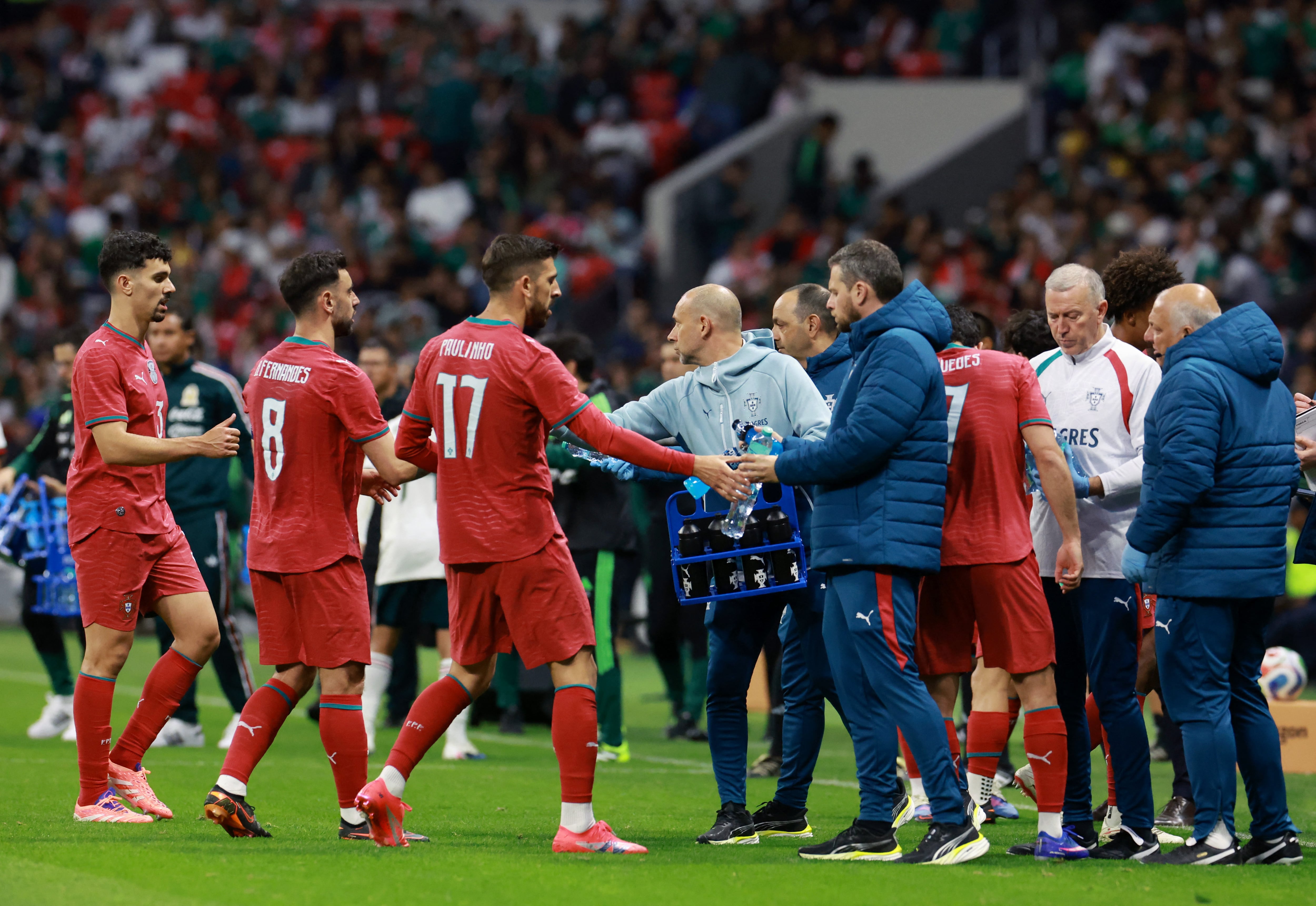 El delantero del Toluca, Paulinho, calmo a sus compañeros sobre la seguridad en México.