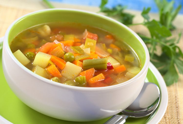 Descubre c&oacute;mo preparar un delicioso potaje de legumbres para combatir el fr&iacute;o invernal.