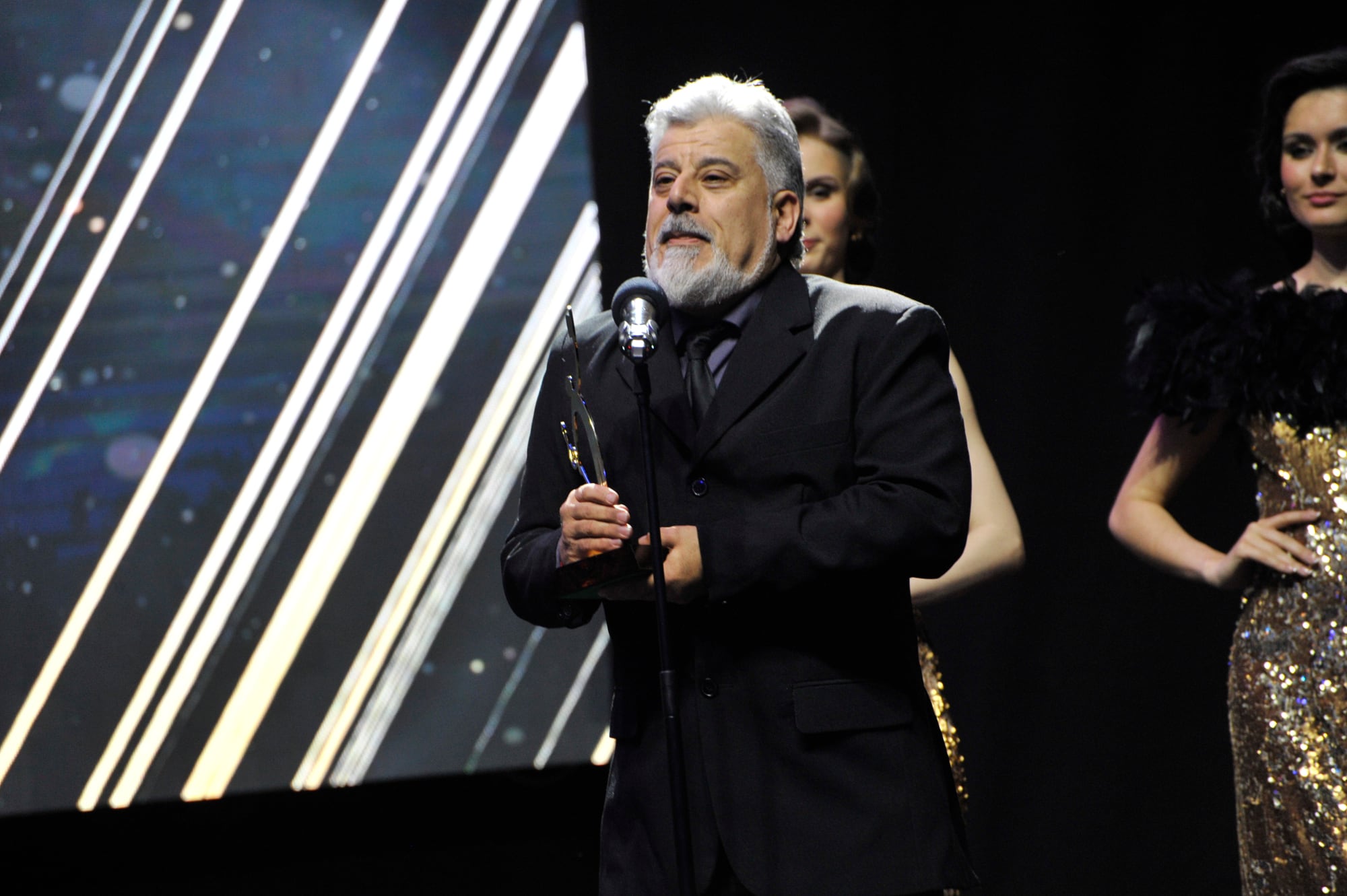 La ceremonia celebró un siglo de teatro musical con importantes premios.