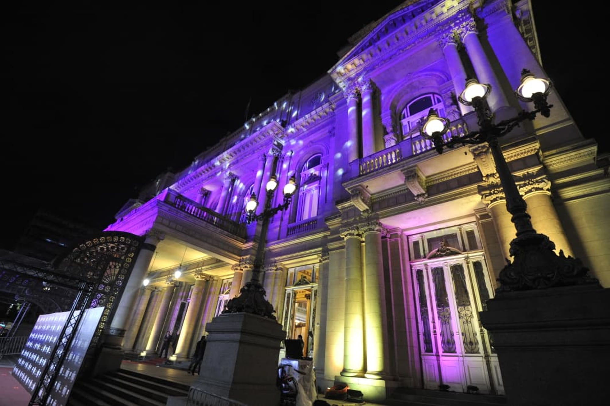 El Teatro Col&oacute;n fue el escenario de la primera entrega de los Premios Pinti, un nuevo reconocimiento al teatro argentino.
