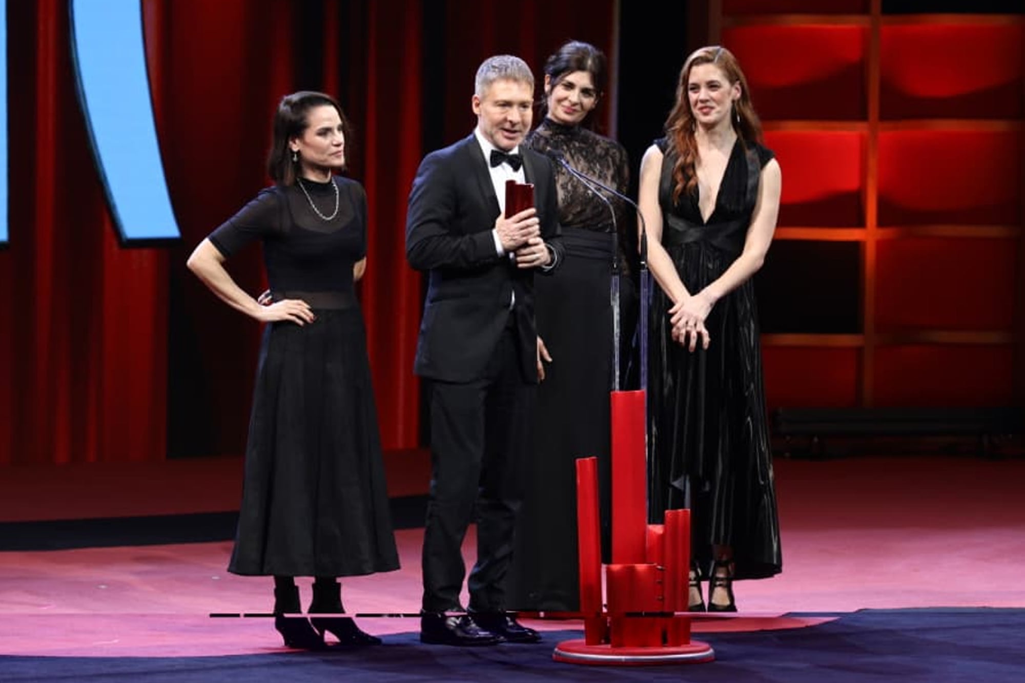 El Teatro Col&oacute;n fue el escenario de la primera entrega de los Premios Pinti, un nuevo reconocimiento al teatro argentino.