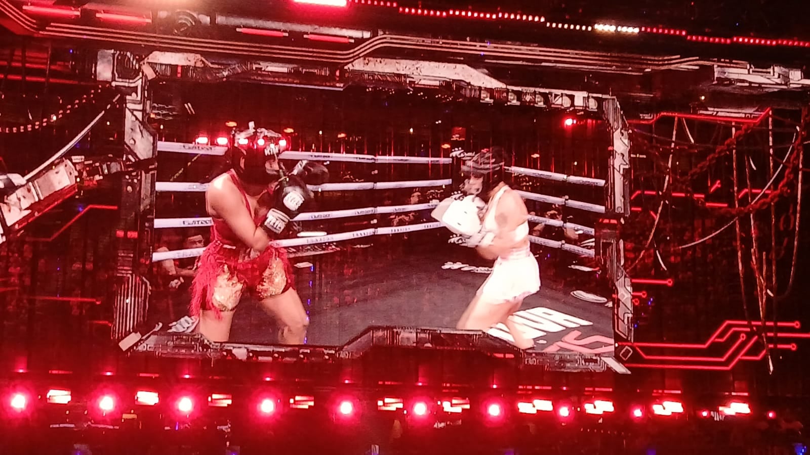 Car&iacute;n Le&oacute;n tuvo que cantar a capela debido a fallos de audio en Supernova G&eacute;nesis.