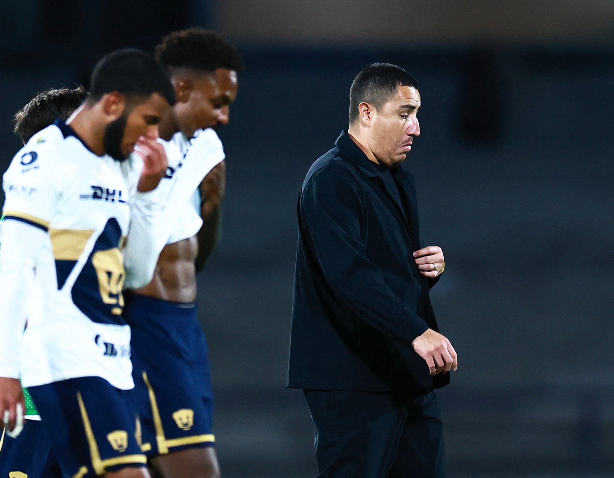 El club universitario busca romper 14 años sin títulos y analiza opciones de refuerzo como Marcelo Flores.