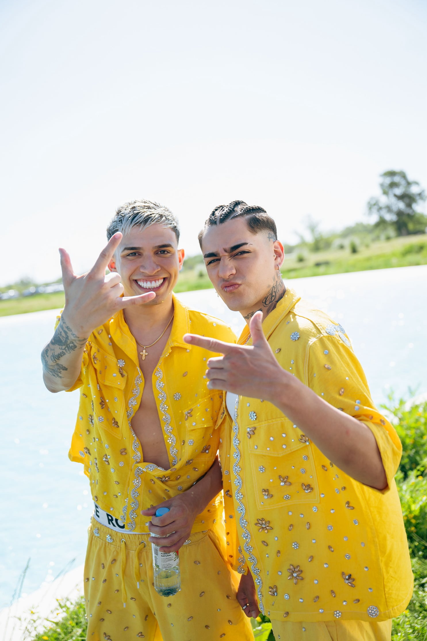 El dúo Roze, amigos desde la infancia, triunfa en la cumbia tras años de esfuerzo y colaboración.