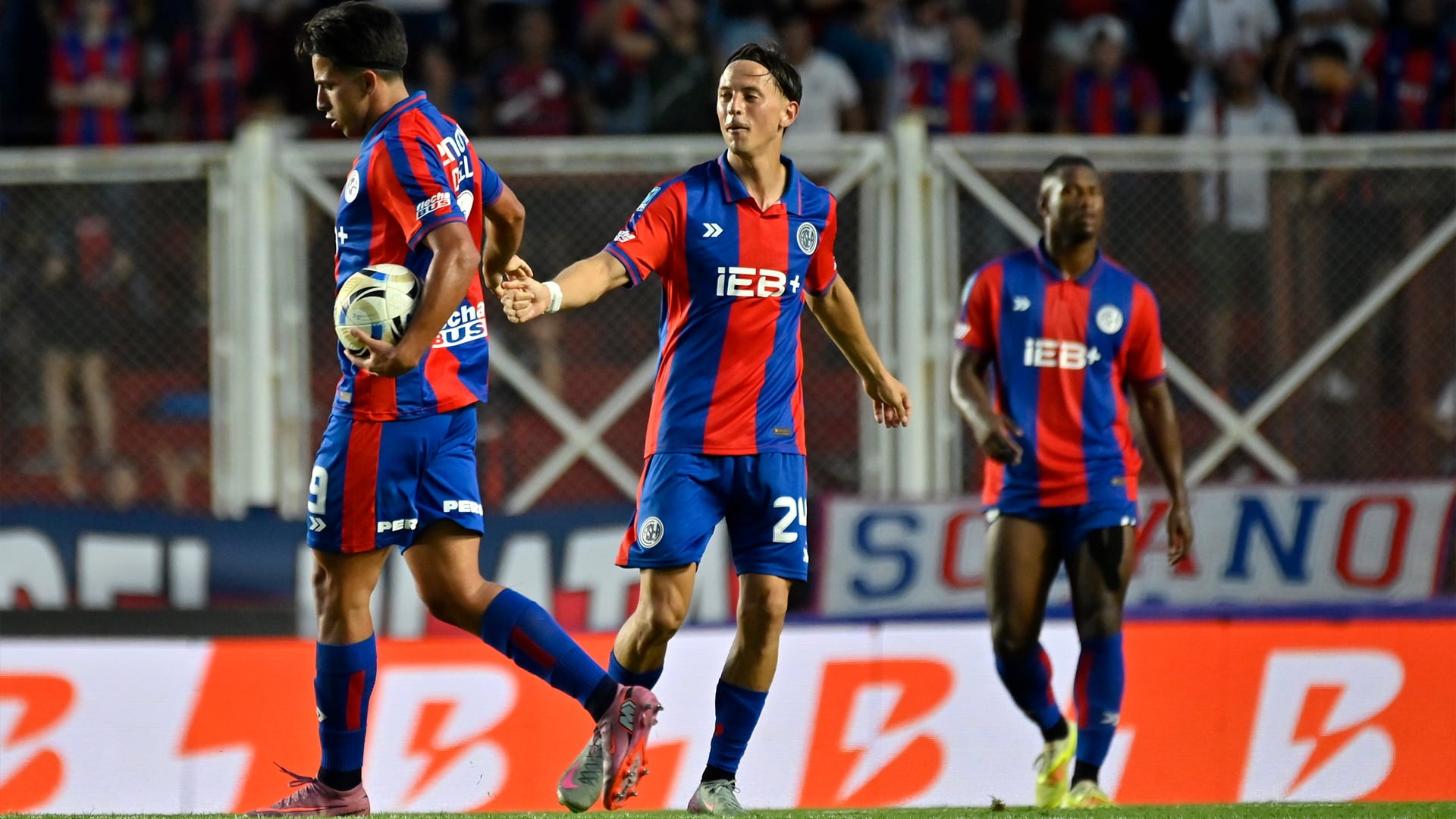 San Lorenzo no pudo comenzar el Torneo Apertura con una victoria y perdió 3-2 frente a Lanús.