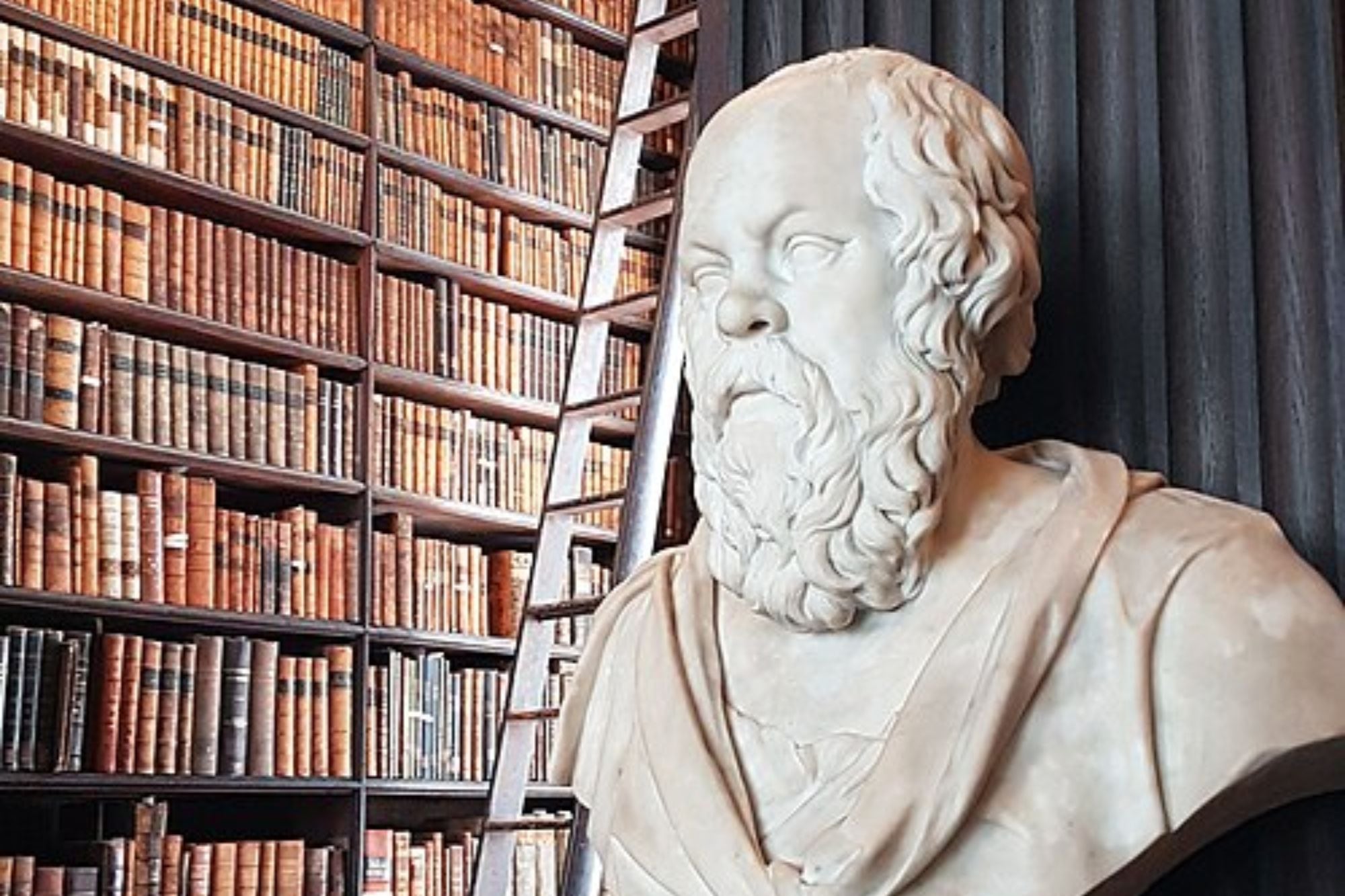 La filosof&iacute;a de S&oacute;crates resalta la importancia del di&aacute;logo y la verdad.