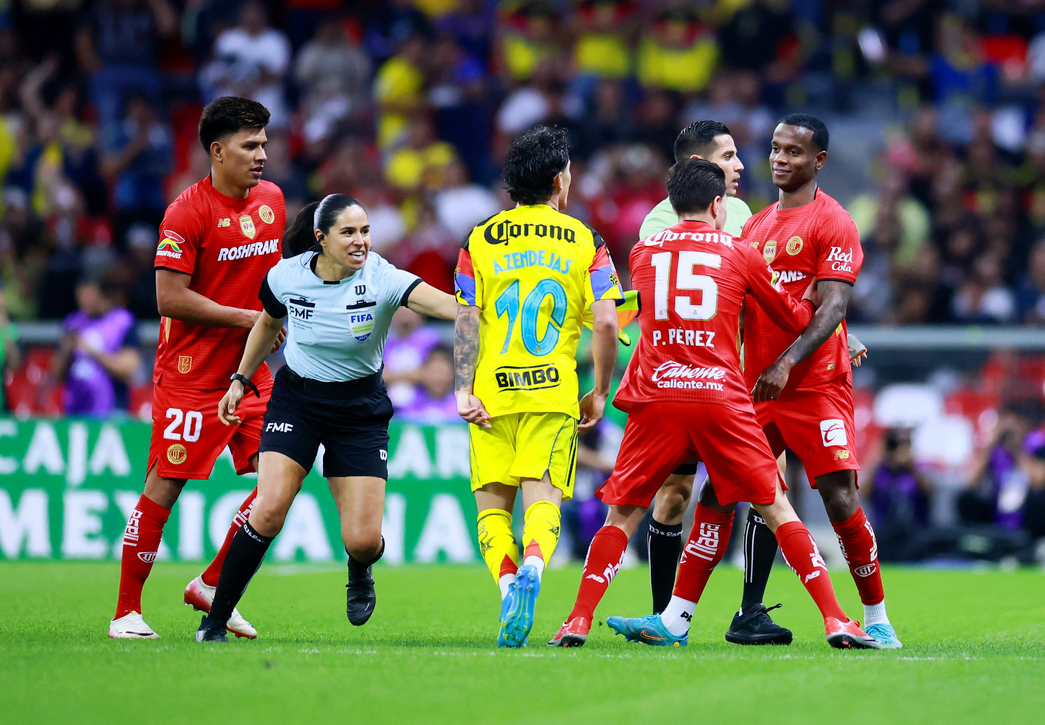 La Comisión Disciplinaria sanciona a Helinho y Turco Mohamed tras disturbios en el América vs Toluca.