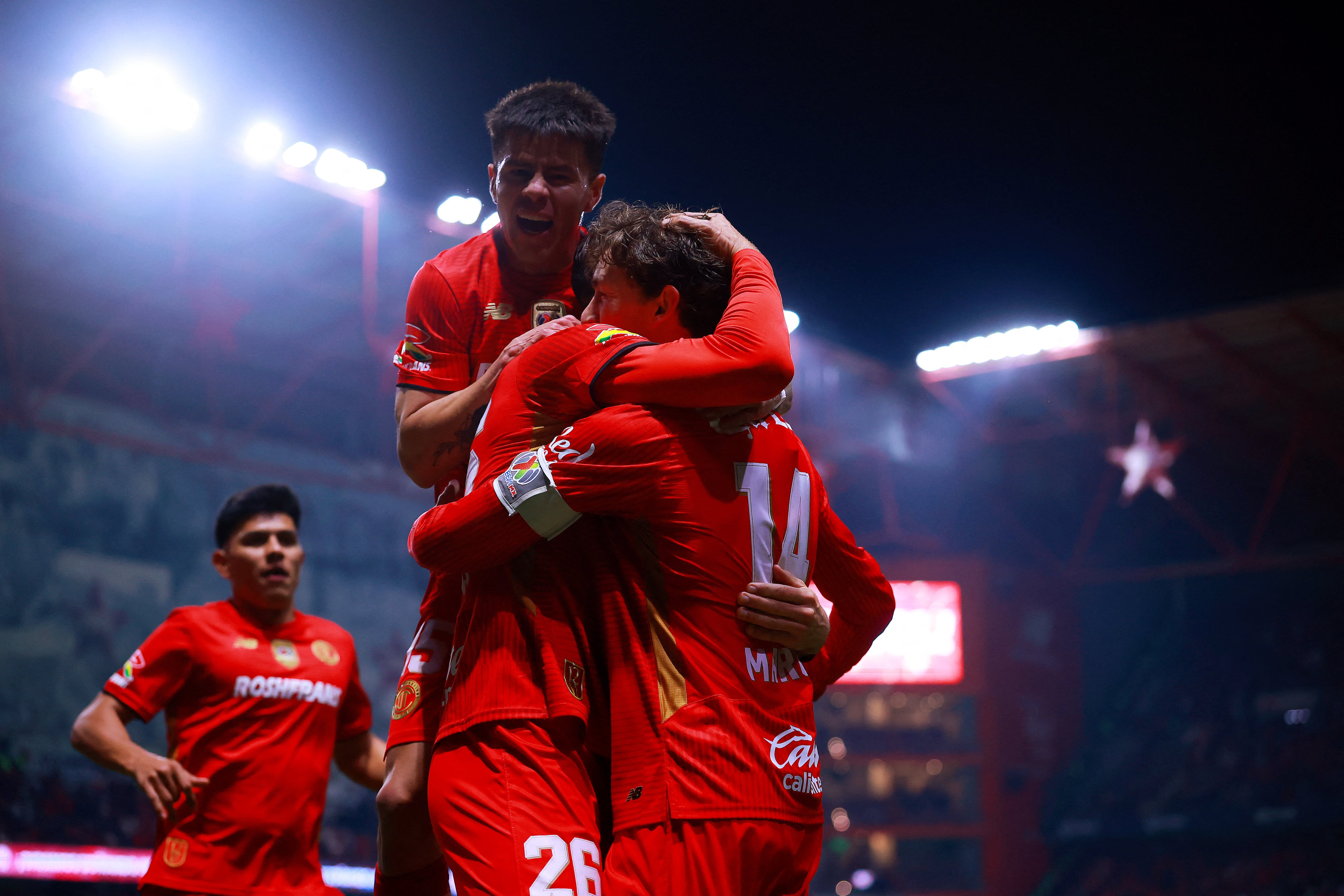 Toluca se impone 2-0 a Chivas y mantiene su invicto en la Liga MX.